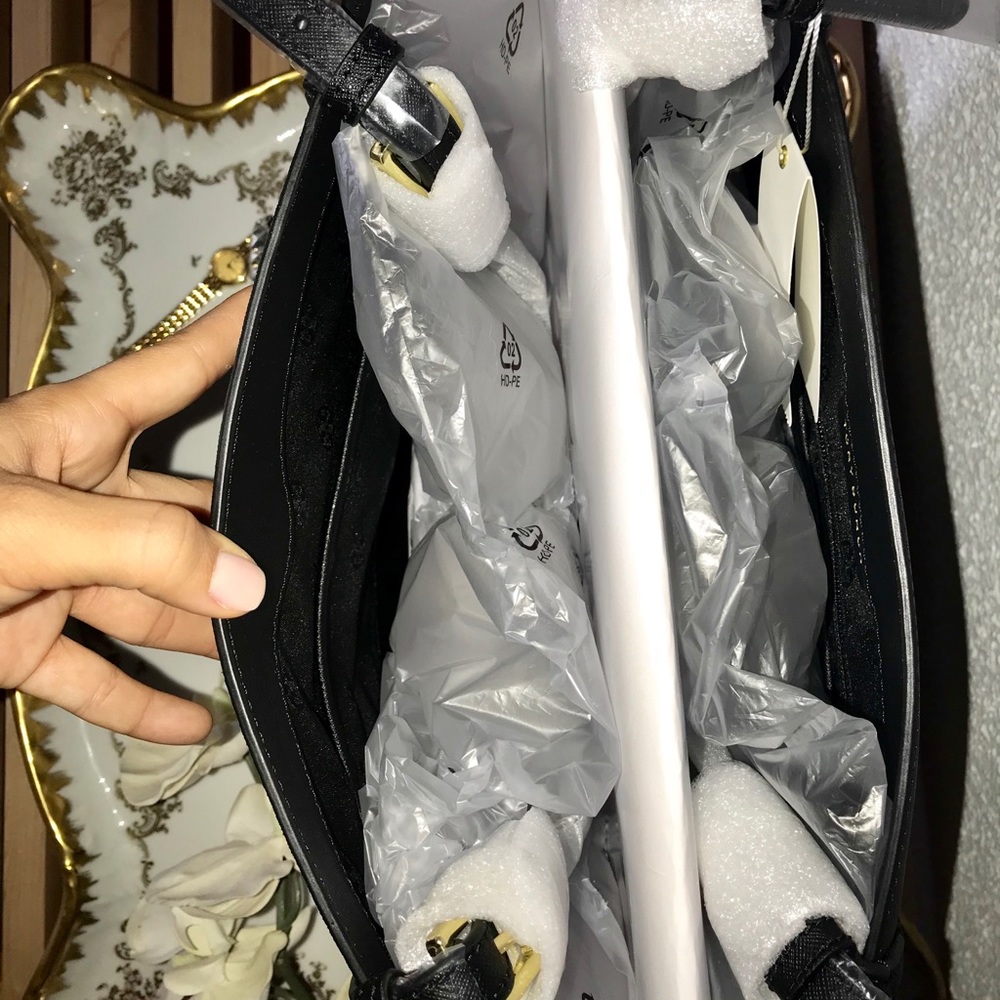 Tory Burch | Emerson LARGE Buckle Tote - Picture 6 of 7